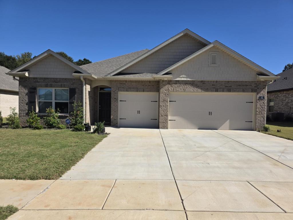 Foto principal - 352 Castlepath Dr SW