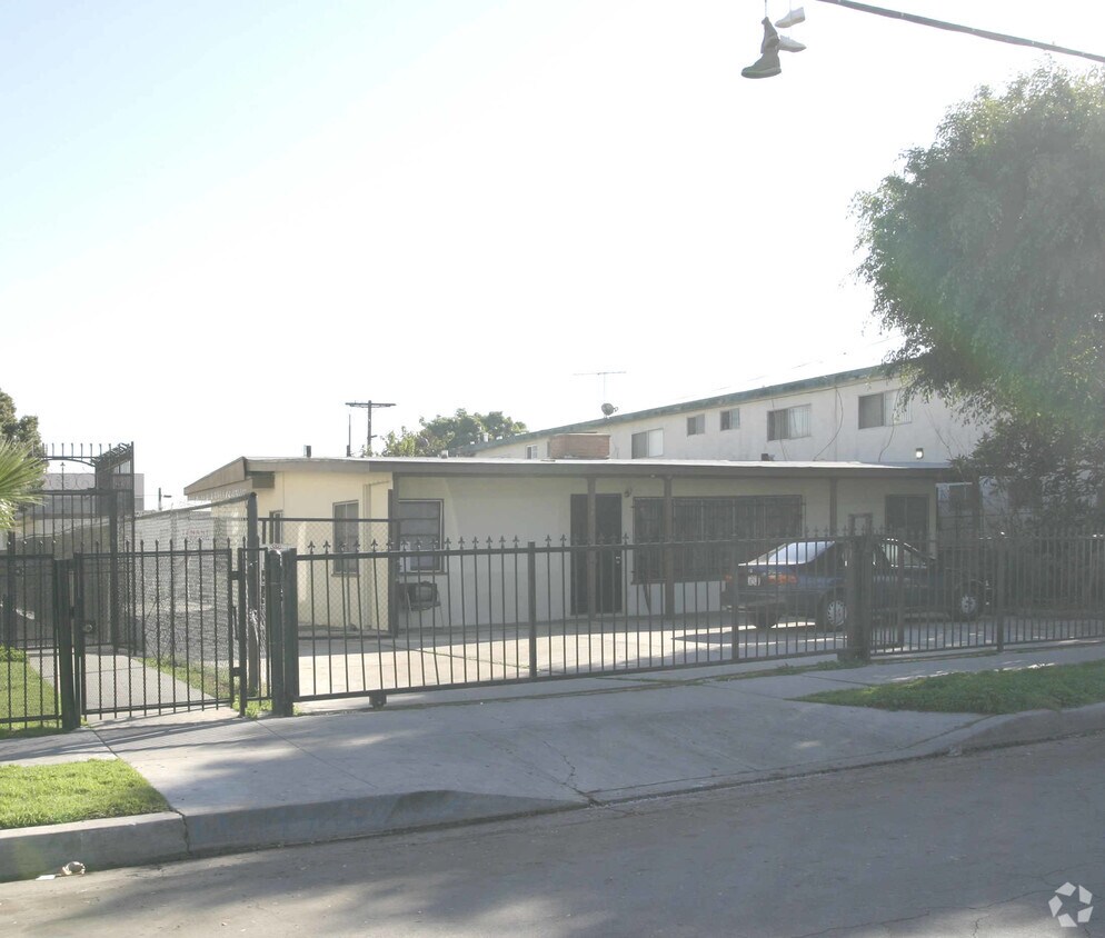 Primary Photo - 14904 Chadron Ave