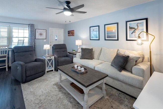 Building Photo - 650 Pinellas Point Dr S