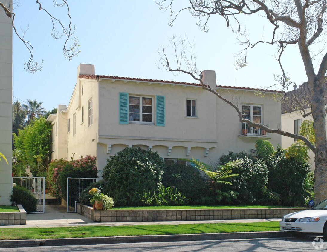 Foto del edificio - 9904 Robbins Dr