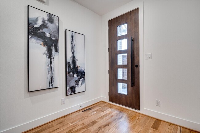 Building Photo - 3 Bed 3 Bath Townhome - Gated Community & Downtown Views! Lower Greenville area