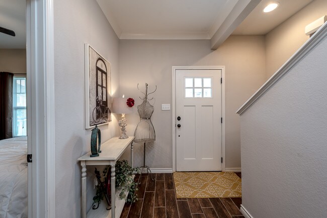 Building Photo - 1107 Oney Hervey Dr