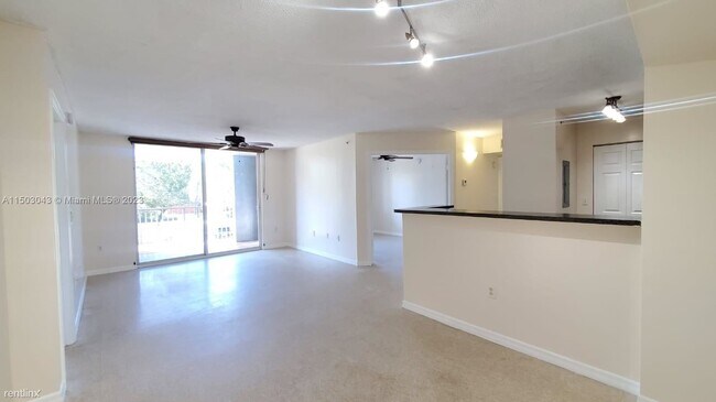 Foto del edificio - 3 br, 2 bath House - 631 SW 111th Ln Apt 201
