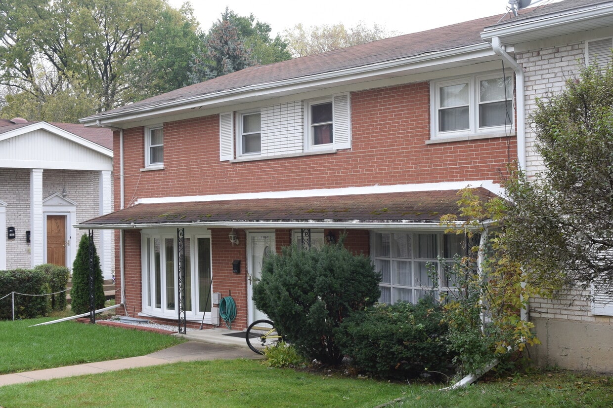 7801 N Nordica Ave, Niles, IL 60714 Townhome Rentals in Niles IL