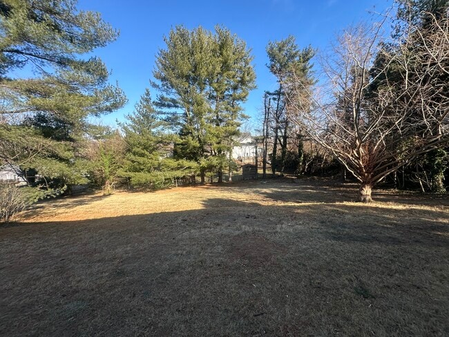 Building Photo - 809 E D St