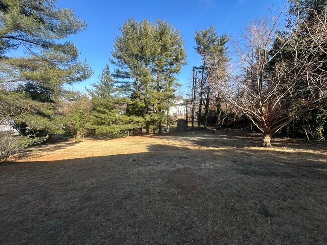 Foto del edificio - 809 E D St