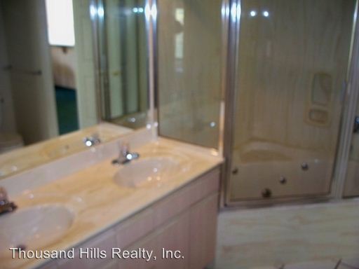 Foto del edificio - 720 Fall Creek Dr