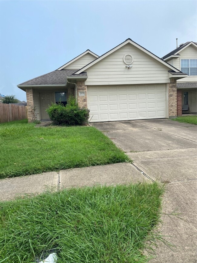 Building Photo - 2819 Maybrook Hollow Ln