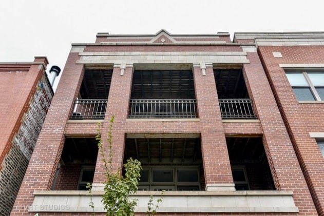 Building Photo - 1532 W Fullerton Ave