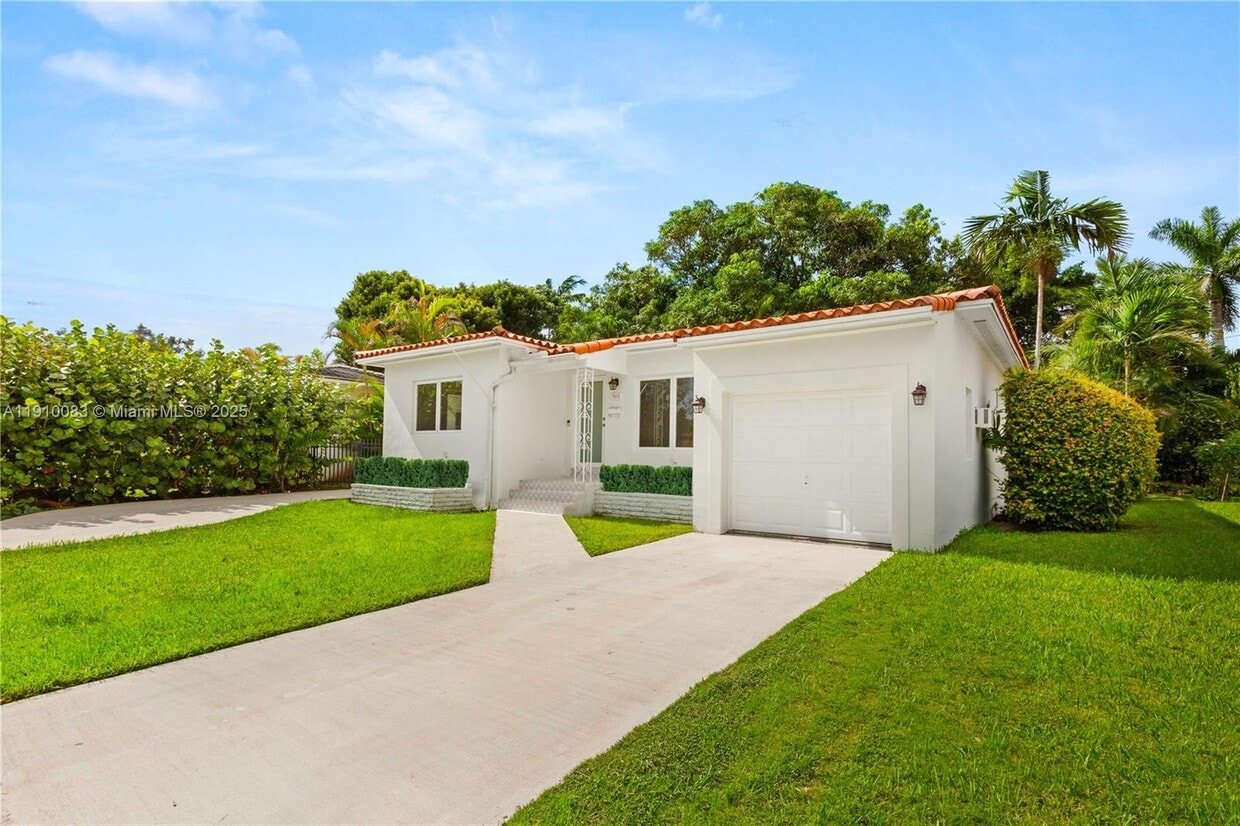 Foto principal - 3018 Coconut Grove Dr