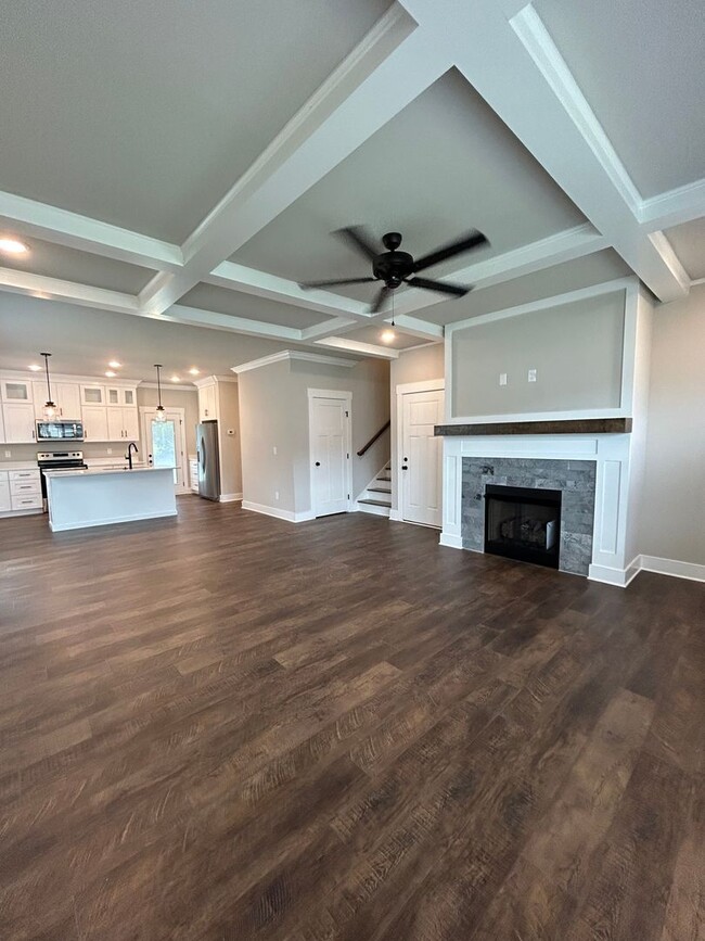 Foto del edificio - Custom 3 Bed, 2.5 Bath, 2 Car Garage Home ...