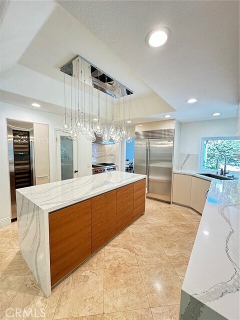 Building Photo - 26612 Royale Dr