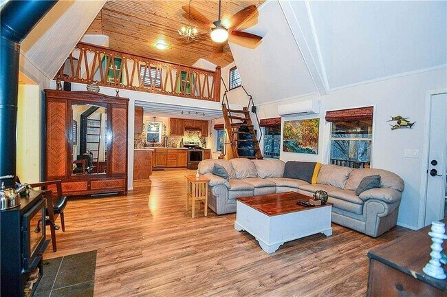 Foto del edificio - 661 Private Rd 7422