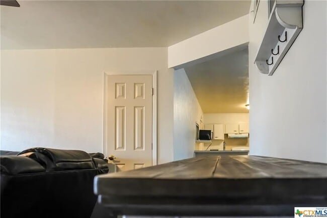 Building Photo - 617 S 1st St