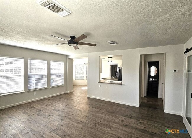 Foto del edificio - 1648 Dogwood Ln