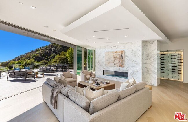 Foto del edificio - 1895 Rising Glen Rd