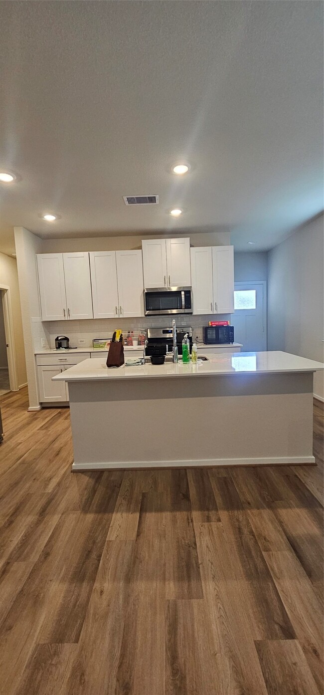 Building Photo - 29215 Farmhouse Ests Dr