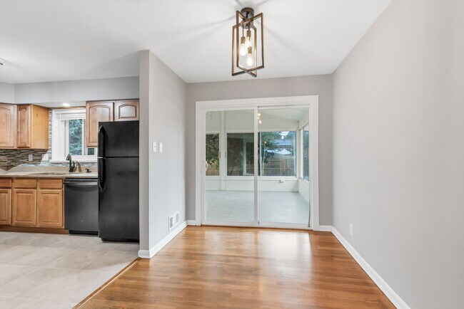 Foto del edificio - 1225 S Depew St