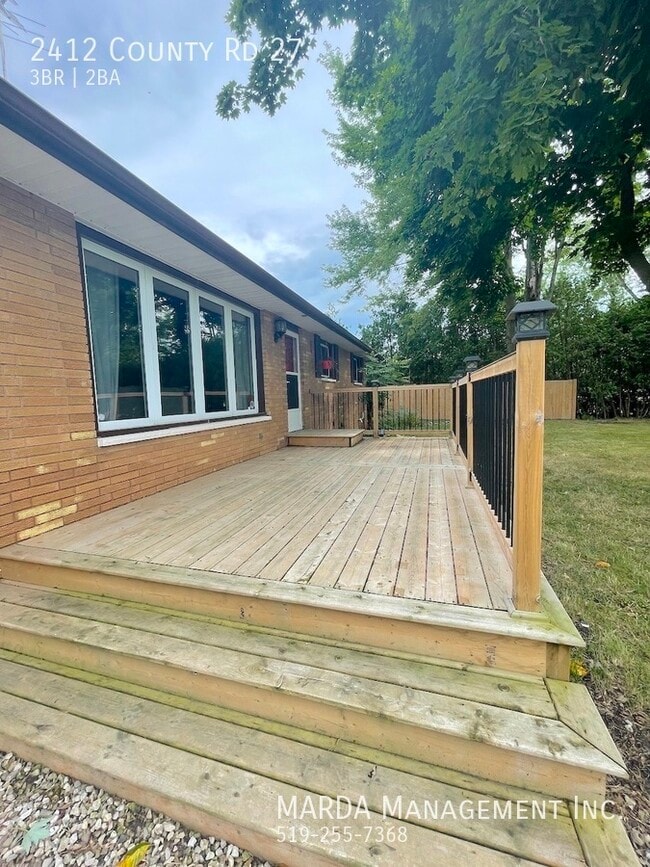 Photo du bâtiment - CHARMING 3 BED/2 BATH WOODSLEE HOME w/ POOL! PLUS UTILITIES