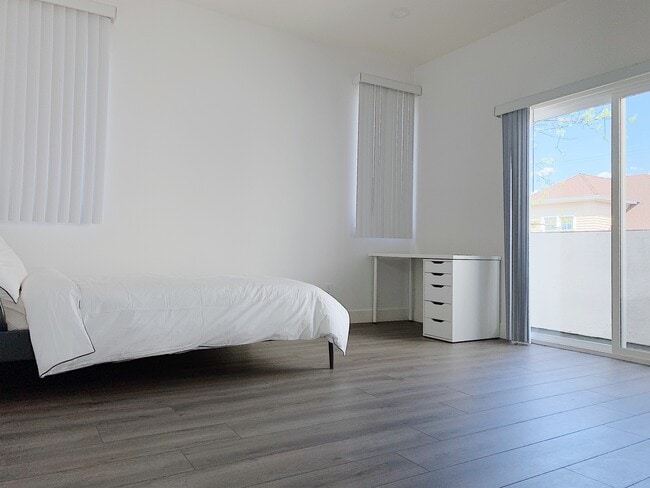 Building Photo - 1735 Magnolia Ave