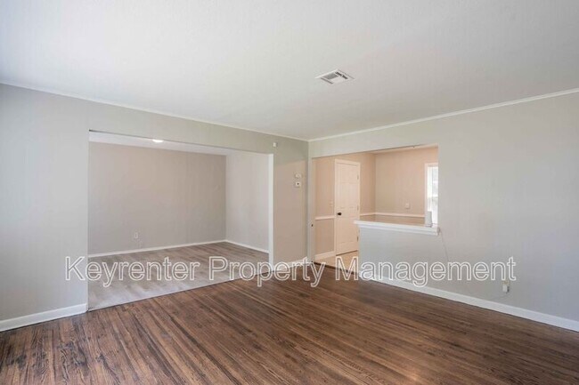 Building Photo - 4537 N Kenosha Ave