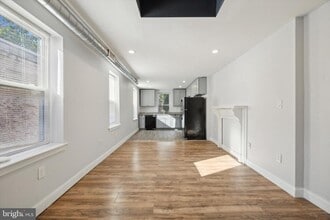Building Photo - 518 N 40th St