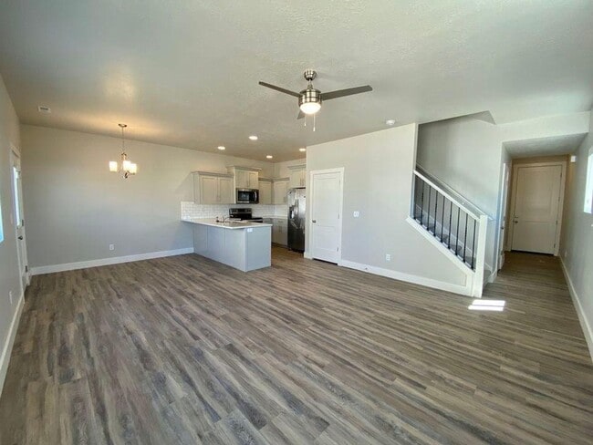 Foto del edificio - 3 bed 2.5 Bath Clean and Move-in Ready