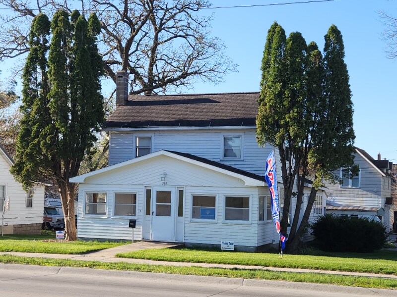 Primary Photo - 701 1st St E