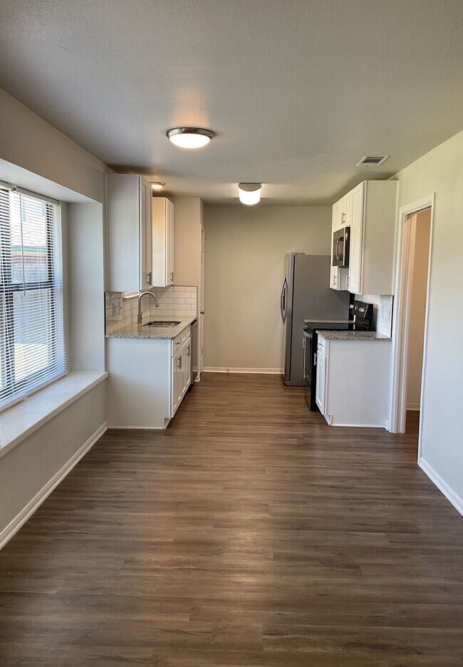 Building Photo - 4208 Shagbark Dr