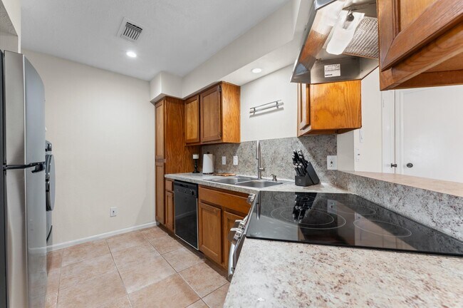 Building Photo - 12755 Mill Ridge Dr
