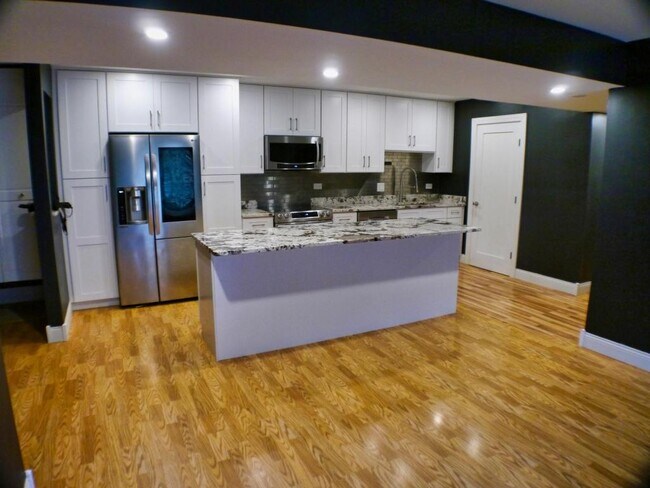 Building Photo - 10308 Circle Dr