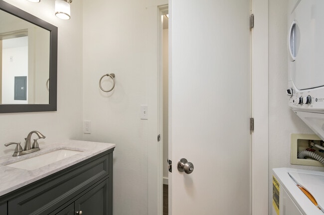 Foto del edificio - 3630 22nd Ave W