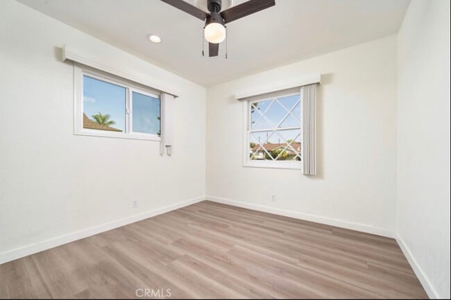 Building Photo - 523 Larkin Dr