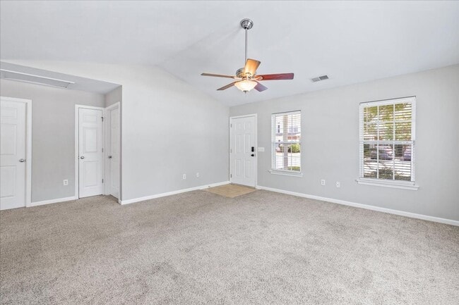 Building Photo - Cute, Convenient Townhome!