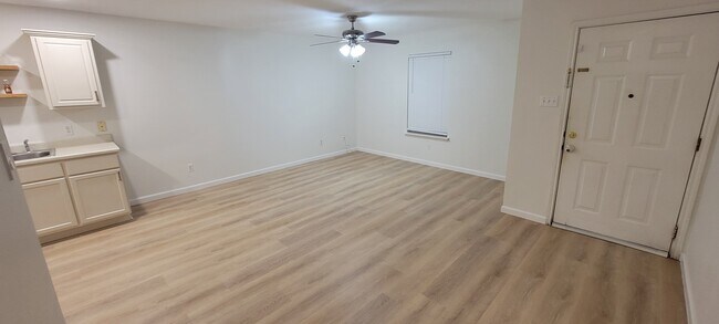 living room - 4915 Fortuna Pl