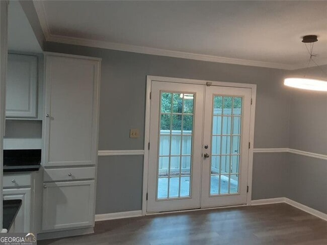 Building Photo - 6900 Roswell Rd