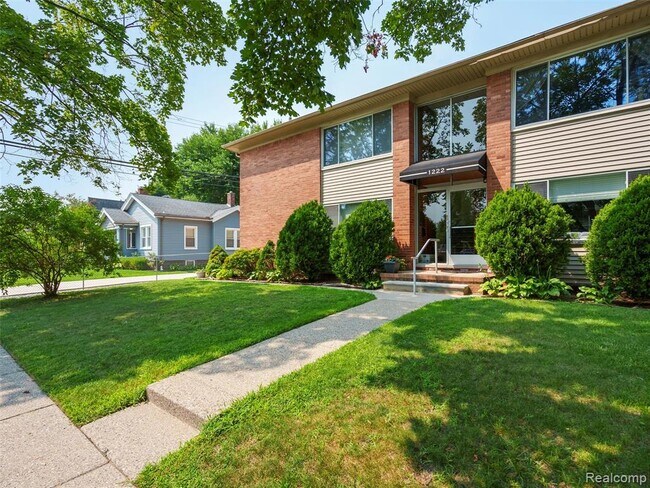 Foto del edificio - 1222 E Lincoln Ave