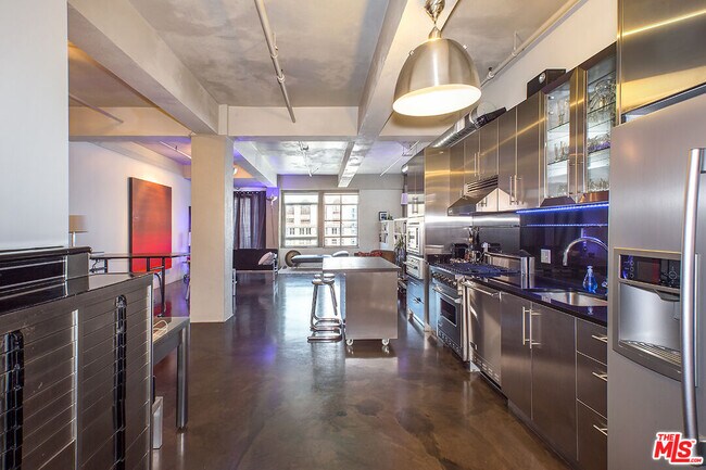 Foto del edificio - 849 S Broadway