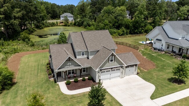 Building Photo - 130 Amelia Dr