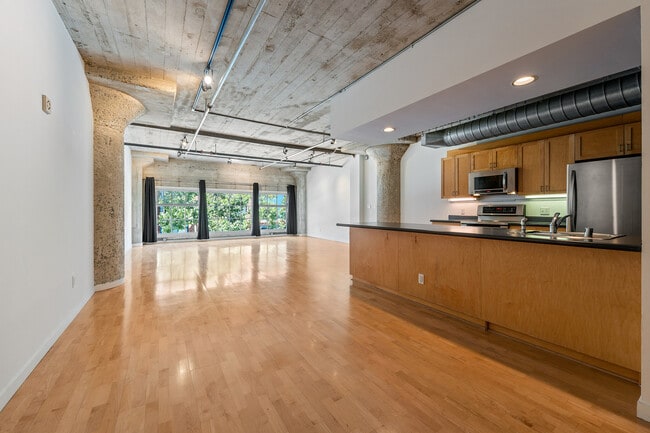 Building Photo - 650 2nd St