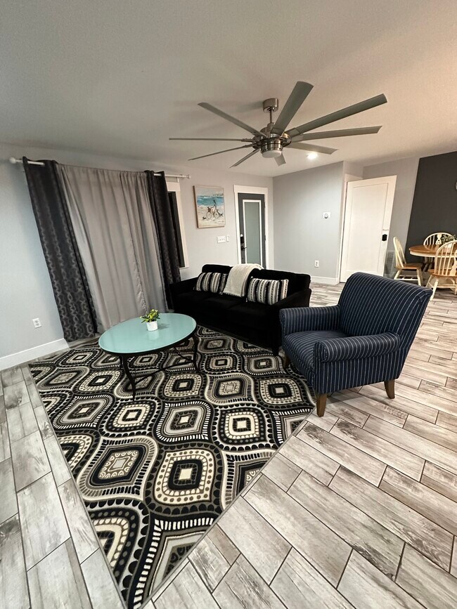 Foto del edificio - 1011 67th Avenue Dr W