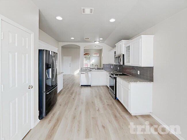 Foto del edificio - 5733 Parkview Hills Ln