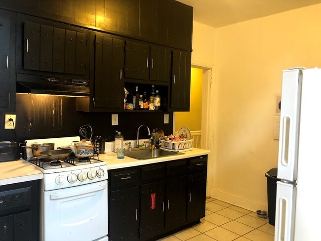 Kitchen - 141 N 50th St
