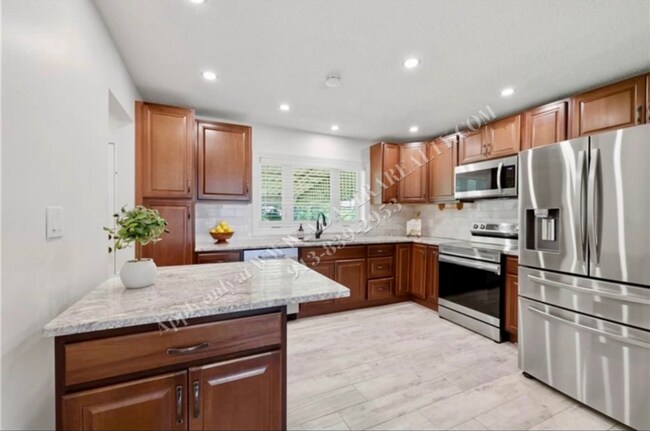 Foto del edificio - Lovely Ranch in Lenexa-Coming SOON!!