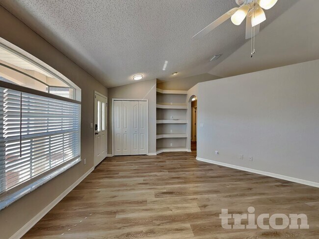 Foto del edificio - 2425 Bishop Rd