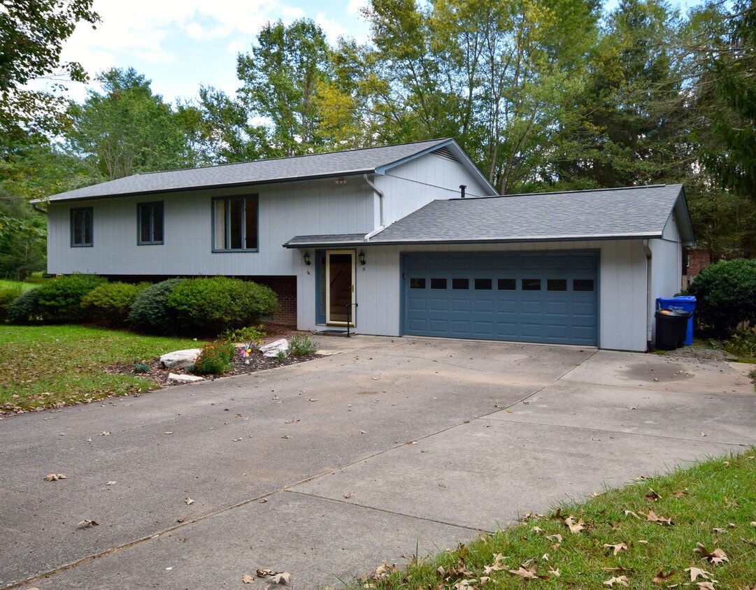 14 E View Dr, Brevard, NC 28712 House Rental in Brevard, NC