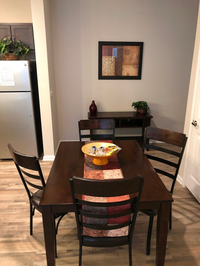 Foto del edificio - 1408 Broadcloth St