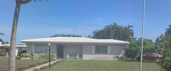 Foto del edificio - 1300 SE 7th Ct