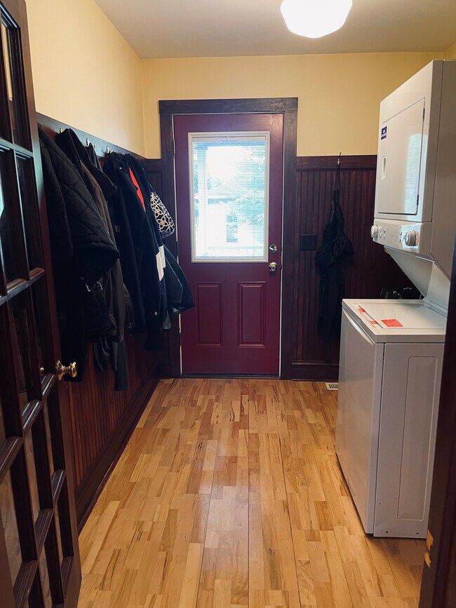 Mudroom with washer/dryer - 311 Brainerd Ave