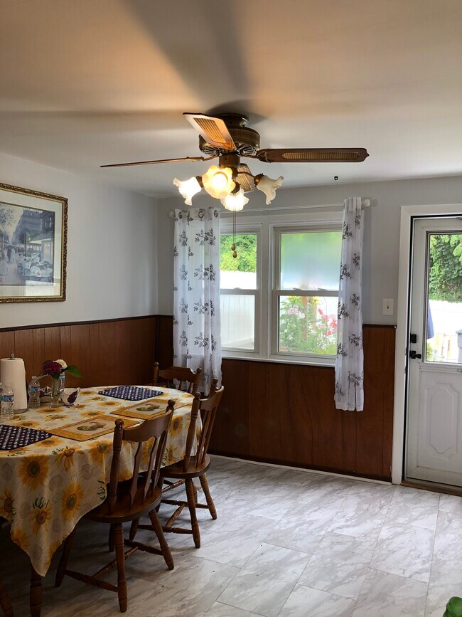Dining area - 141 Wiltshire Rd
